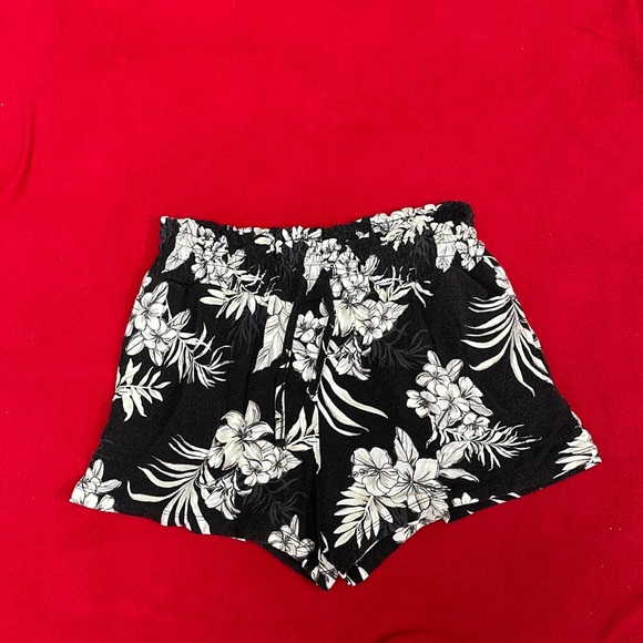 Bixby Other - Black flowery shorts